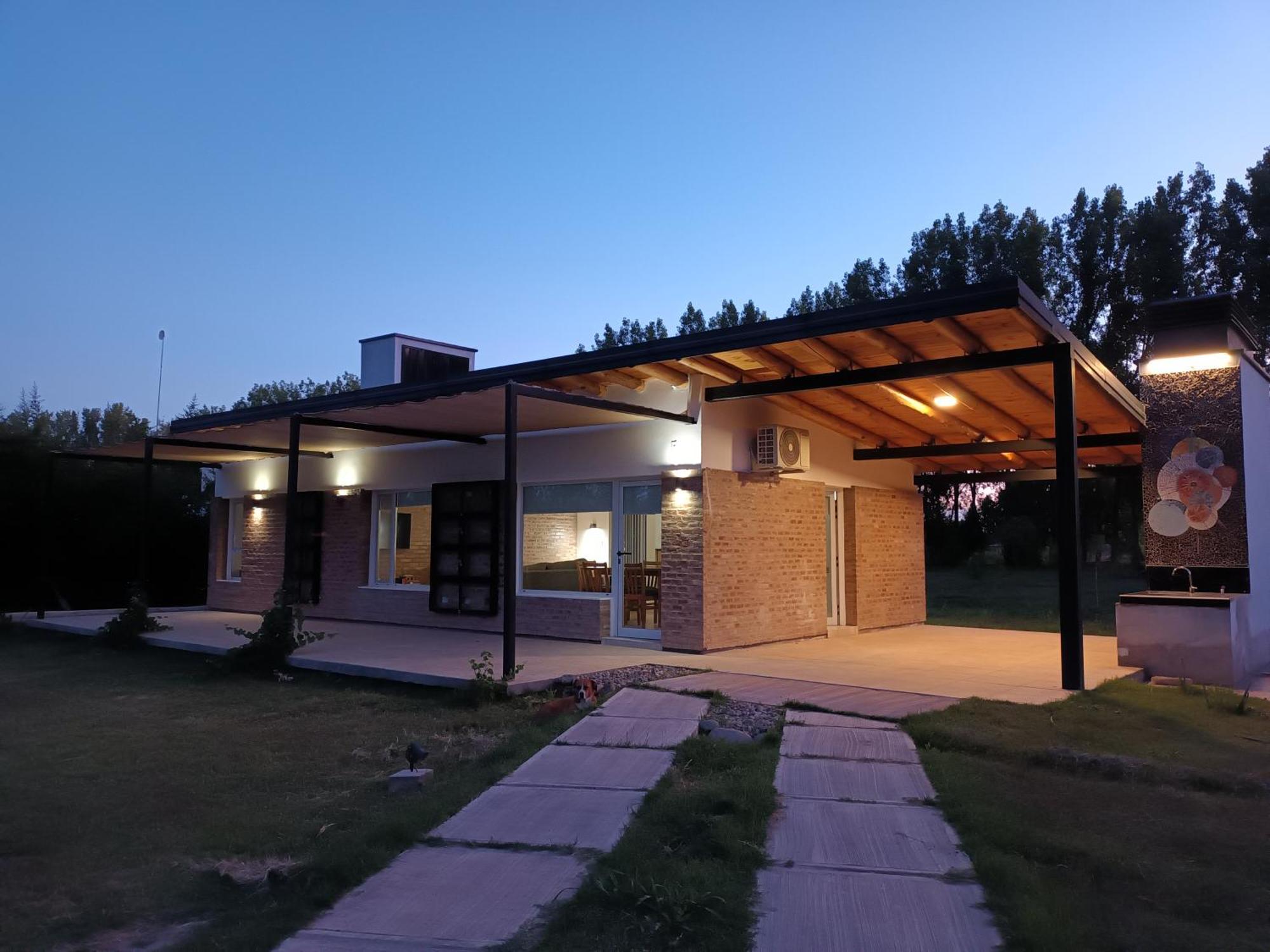 Benegas Con Cochera Y Parrilla Apartment